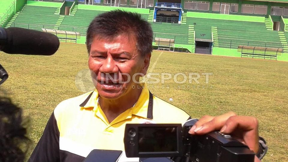 Eks pelatih Arema, Benny Dolo. Copyright: © Ian Setiawan/INDOSPORT
